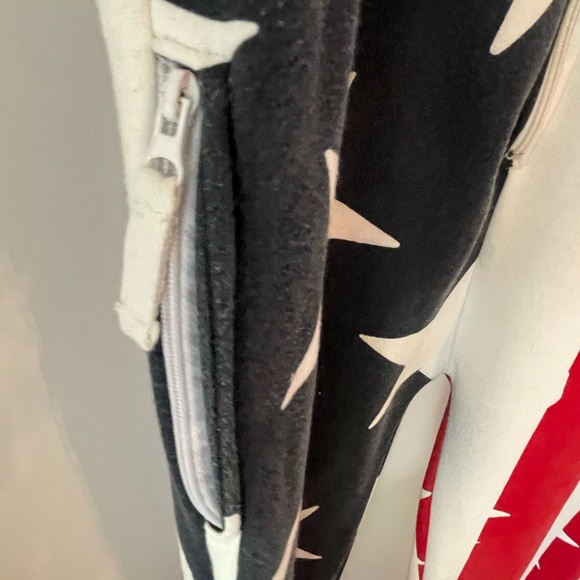 Adult Onsie in American Flag Print - Unisex - Picture 6 of 12